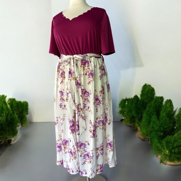 NWT!Floral Maxi Dress with Scalloped Neckline size 22-24 or 3X - Picture 4 of 9
